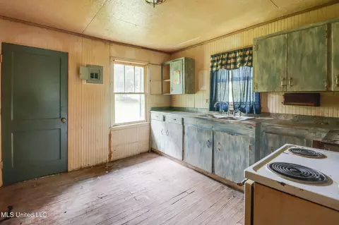 747 N Vardaman St, Wiggins, MS 39577 photo 6