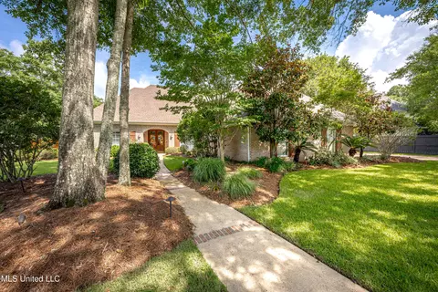 511 Rue Chateauguay, Ocean Springs, MS 39564