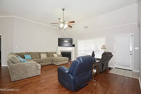 1649 W Drake Cv, Hernando, MS 38632 photo 3