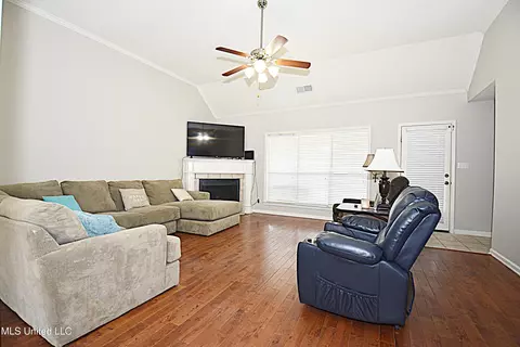 1649 W Drake Cv, Hernando, MS 38632 photo 2