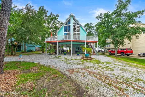 123 Ridgewood Dr, Pass Christian, MS 39571