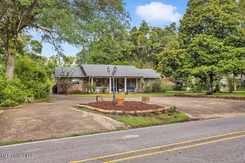 6001 Ridge Rd, Ocean Springs, MS 39564