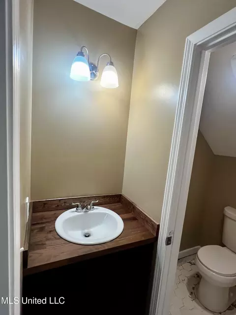 Bath - 270102 Jamestown Way #2, Jackson, MS 39211 photo 1 of 4