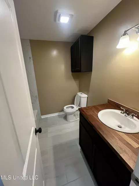 Bath - 270102 Jamestown Way #2, Jackson, MS 39211 photo 2 of 4