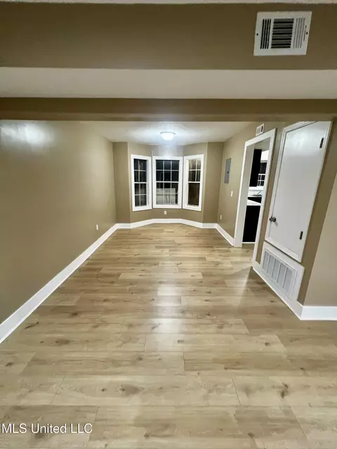 Living - 270102 Jamestown Way #2, Jackson, MS 39211 photo 1 of 1