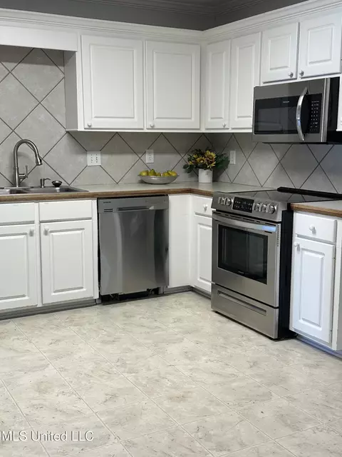 Kitchen - 125 Channing Cir, Canton, MS 39046 photo 1 of 3
