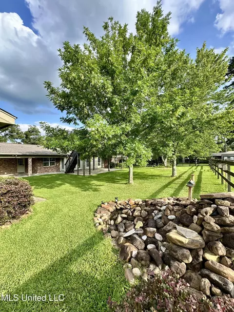 Exterior - 112 Eastgate Cir, Forest, MS 39074 photo 8 of 9