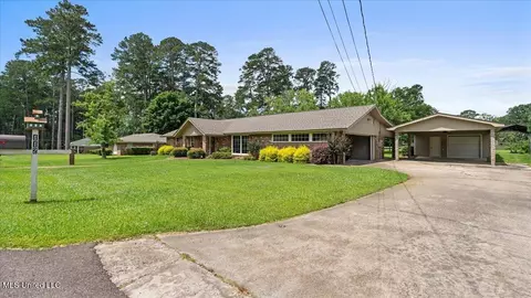 Exterior - 112 Eastgate Cir, Forest, MS 39074 photo 2 of 9