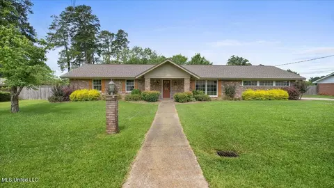 112 Eastgate Cir, Forest, MS 39074