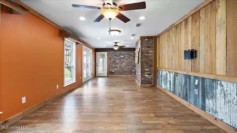 Living - 112 Eastgate Cir, Forest, MS 39074 photo 6 of 6
