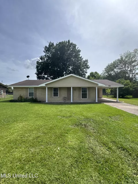 1212 Apple St, Vidalia, LA 71373