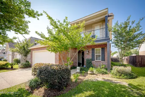3927 Acadian Village Dr, Ocean Springs, MS 39564