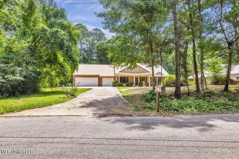 3516 N 5th St, Ocean Springs, MS 39564