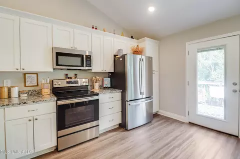 Kitchen - 41 Cascade Cv, Perkinston, MS 39573 photo 1 of 2