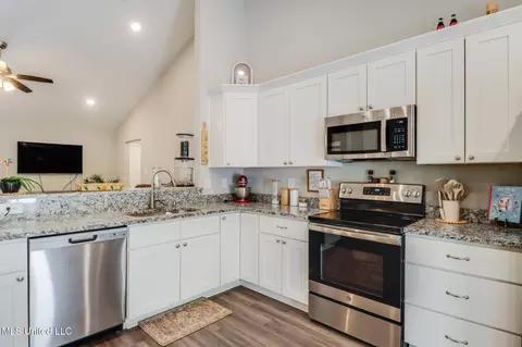 Kitchen - 41 Cascade Cv, Perkinston, MS 39573 photo 2 of 2