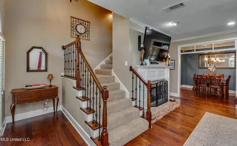Entry Way - 568 Cliffview Dr, Brandon, MS 39047 photo 2 of 4
