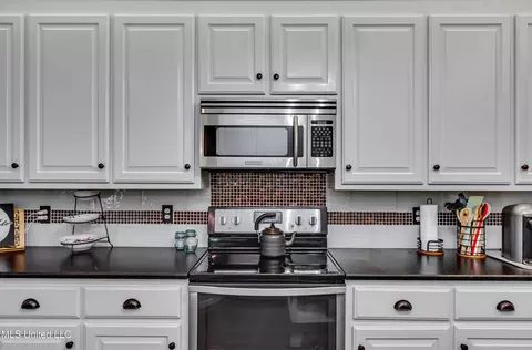 Kitchen - 568 Cliffview Dr, Brandon, MS 39047 photo 4 of 8