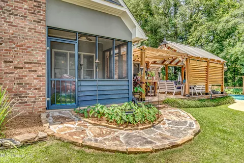 Exterior - 568 Cliffview Dr, Brandon, MS 39047 photo 10 of 21