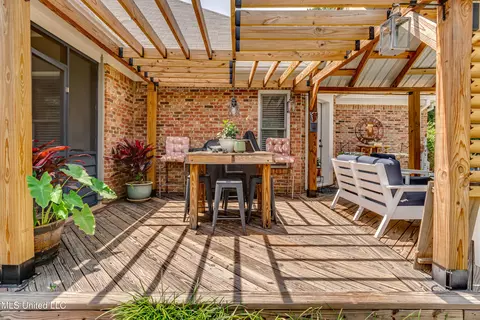 Exterior - 568 Cliffview Dr, Brandon, MS 39047 photo 5 of 21