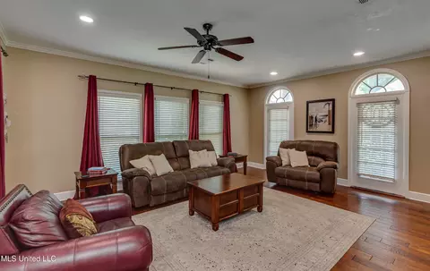 Living - 568 Cliffview Dr, Brandon, MS 39047 photo 4 of 4