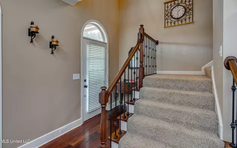 Entry Way - 568 Cliffview Dr, Brandon, MS 39047 photo 4 of 4