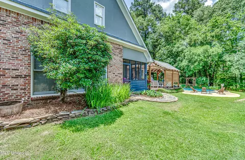 Exterior - 568 Cliffview Dr, Brandon, MS 39047 photo 19 of 21