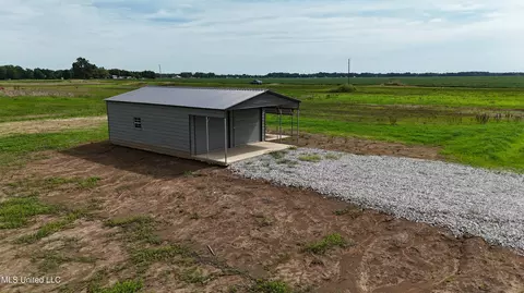 001 Deerfield Rd, Yazoo City, MS 39194