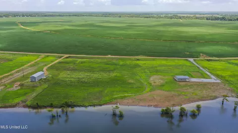 002 Deerfield Rd, Yazoo City, MS 39194