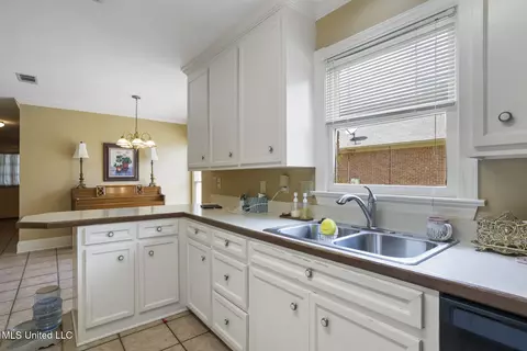 Kitchen - 171 E Hill Dr, Madison, MS 39110 photo 1 of 1