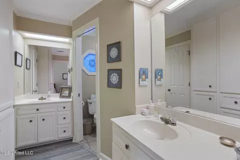 Bath - 171 E Hill Dr, Madison, MS 39110 photo 1 of 4