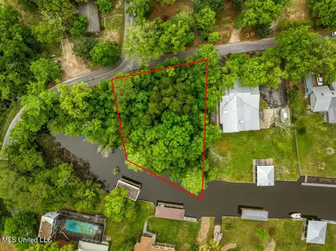 14125 Cerro Verde Dr, Ocean Springs, MS 39564
