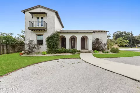 31 Poplar Cir, Gulfport, MS 39507
