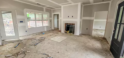 Living - 2007 Sycamore Rd, Coldwater, MS 38618 photo 2 of 5