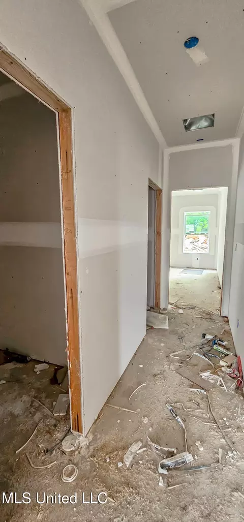 Entry Way - 2007 Sycamore Rd, Coldwater, MS 38618 photo 2 of 3