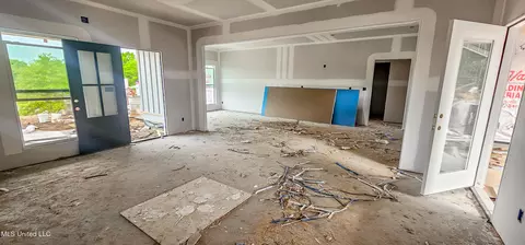 Living - 2007 Sycamore Rd, Coldwater, MS 38618 photo 3 of 5