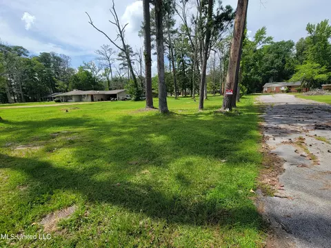 1505 E 3rd St, Forest, MS 39074 photo 3