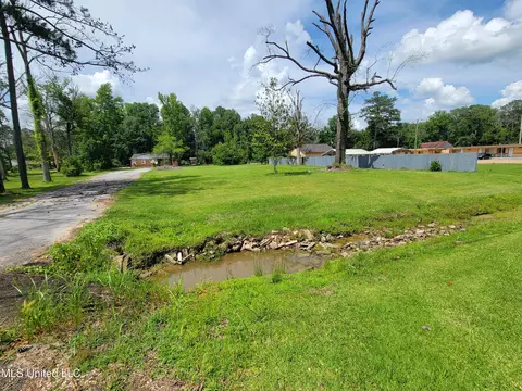 1505 E 3rd St, Forest, MS 39074 photo 2