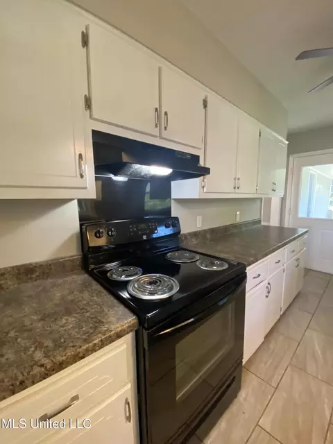 Kitchen - 9237 Mason St, Olive Branch, MS 38654 photo 4 of 4