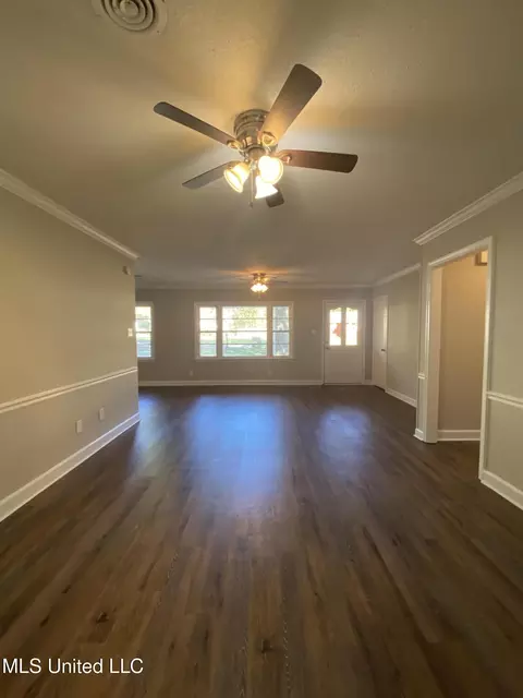 Living - 9237 Mason St, Olive Branch, MS 38654 photo 2 of 2