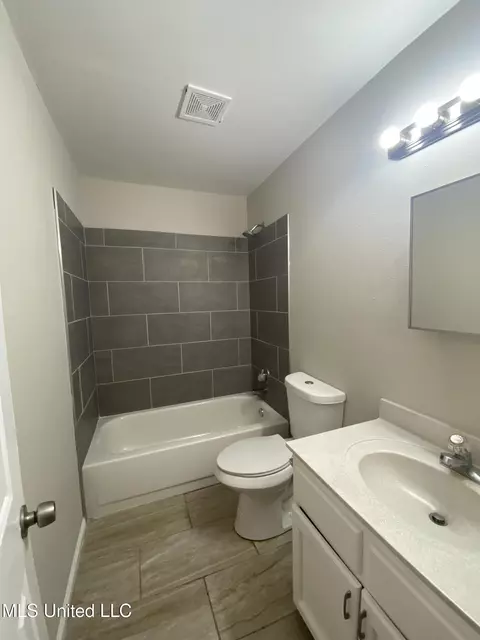 Bath - 9237 Mason St, Olive Branch, MS 38654 photo 3 of 3