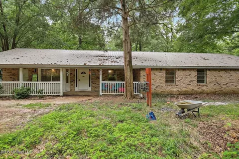 120 Eastwood Dr, Florence, MS 39073