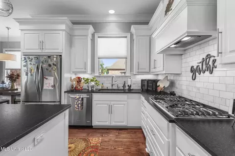 Kitchen - 120 Saddlebrook Cv, Madison, MS 39110 photo 5 of 9