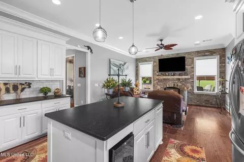 Kitchen - 120 Saddlebrook Cv, Madison, MS 39110 photo 8 of 9