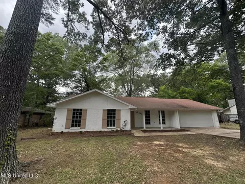 105 Poplar Dr, Brandon, MS 39047 photo 1