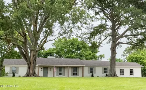 290 N Highway 301, Lake Cormorant, MS 38641