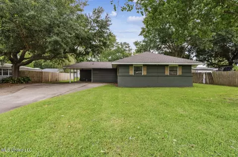 2206 Belair St, Pascagoula, MS 39567