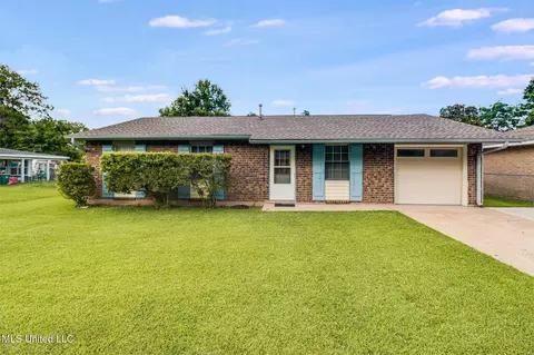 914 Park Row Ave, Long Beach, MS 39560