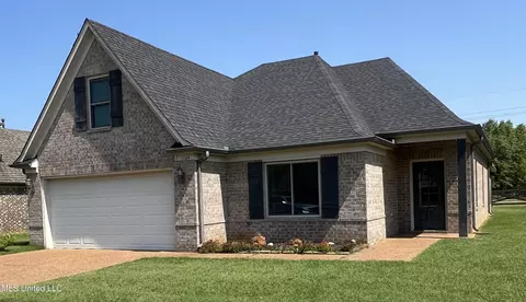 1164 Chestnut Dr, Southaven, MS 38671
