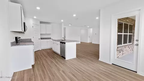Entry Way - 112 Mulberry Dr, Lucedale, MS 39452 photo 3 of 6