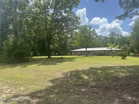 176 Crossroads Rd, Lucedale, MS 39452